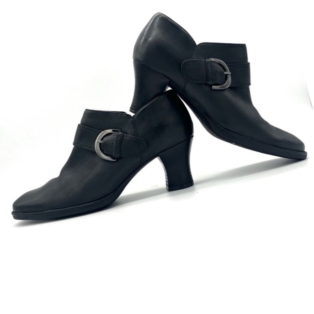 CLARKS ANKLE BOOTS BLACK LEATHER 2.5” SPOOL HEEL | SIDE ZIP | SZ 6.5 M